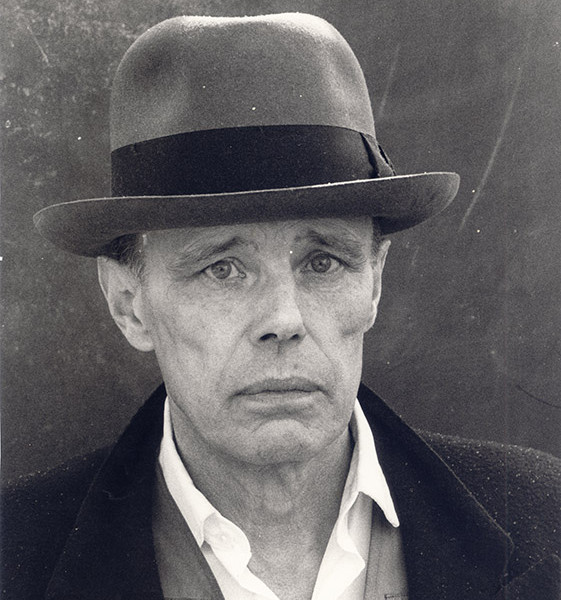 45-Photo-of-Beuys-1986